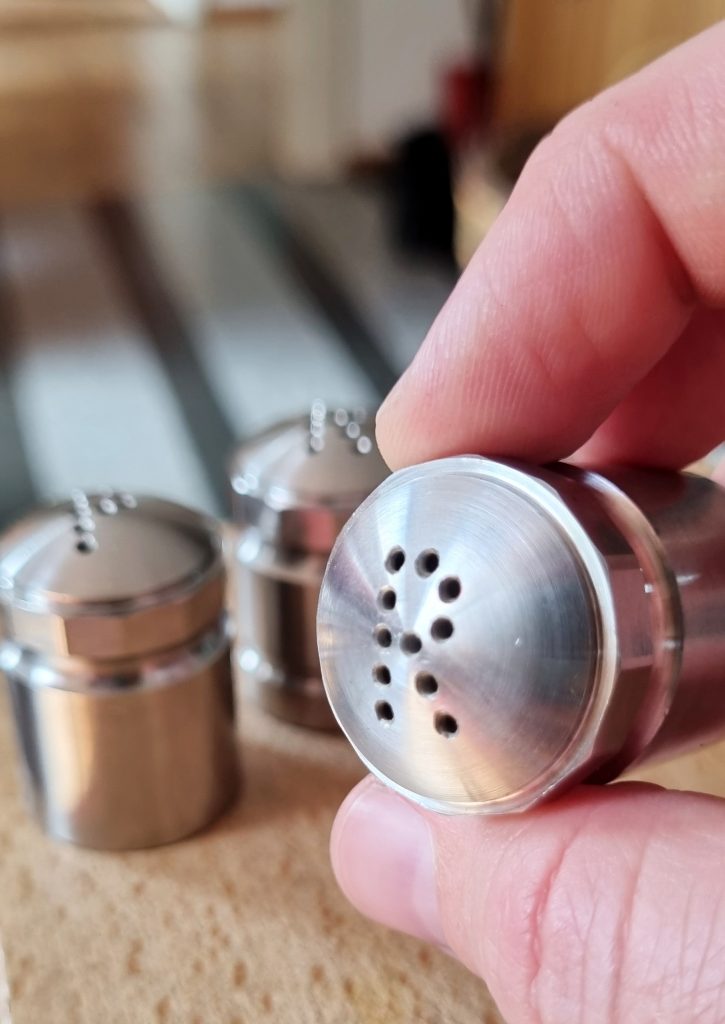 Nahaufnahme Salz Pfeffer Edelstahl